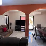Casa Con Alberca Y Entrada Independiente