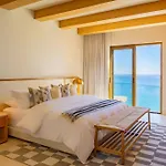 New Stunning Villa, Full Staff, Gym And Has Its Own Private Swimmable Beach