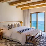 New Stunning Villa, Full Staff, Gym And Has Its Own Private Swimmable Beach