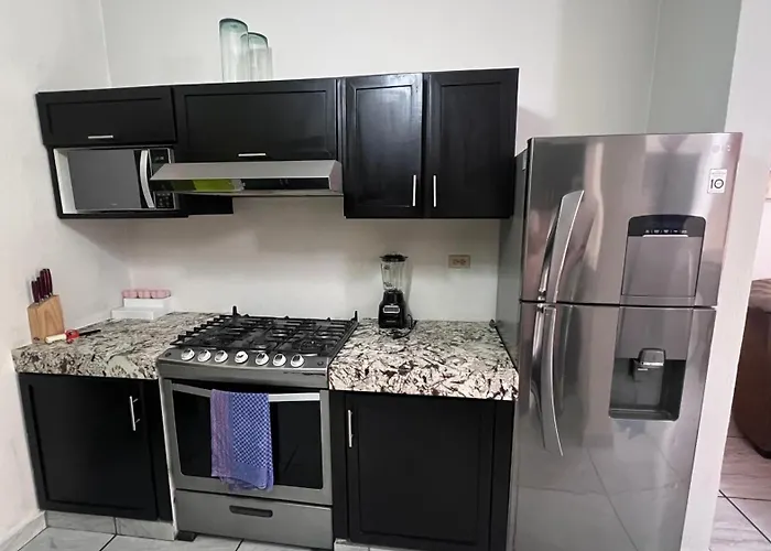 Casa Con Alberca Y Entrada Independiente