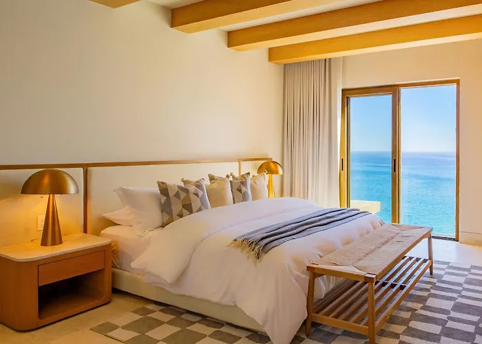 New Stunning Villa, Full Staff, Gym And Has Its Own Private Swimmable Beach