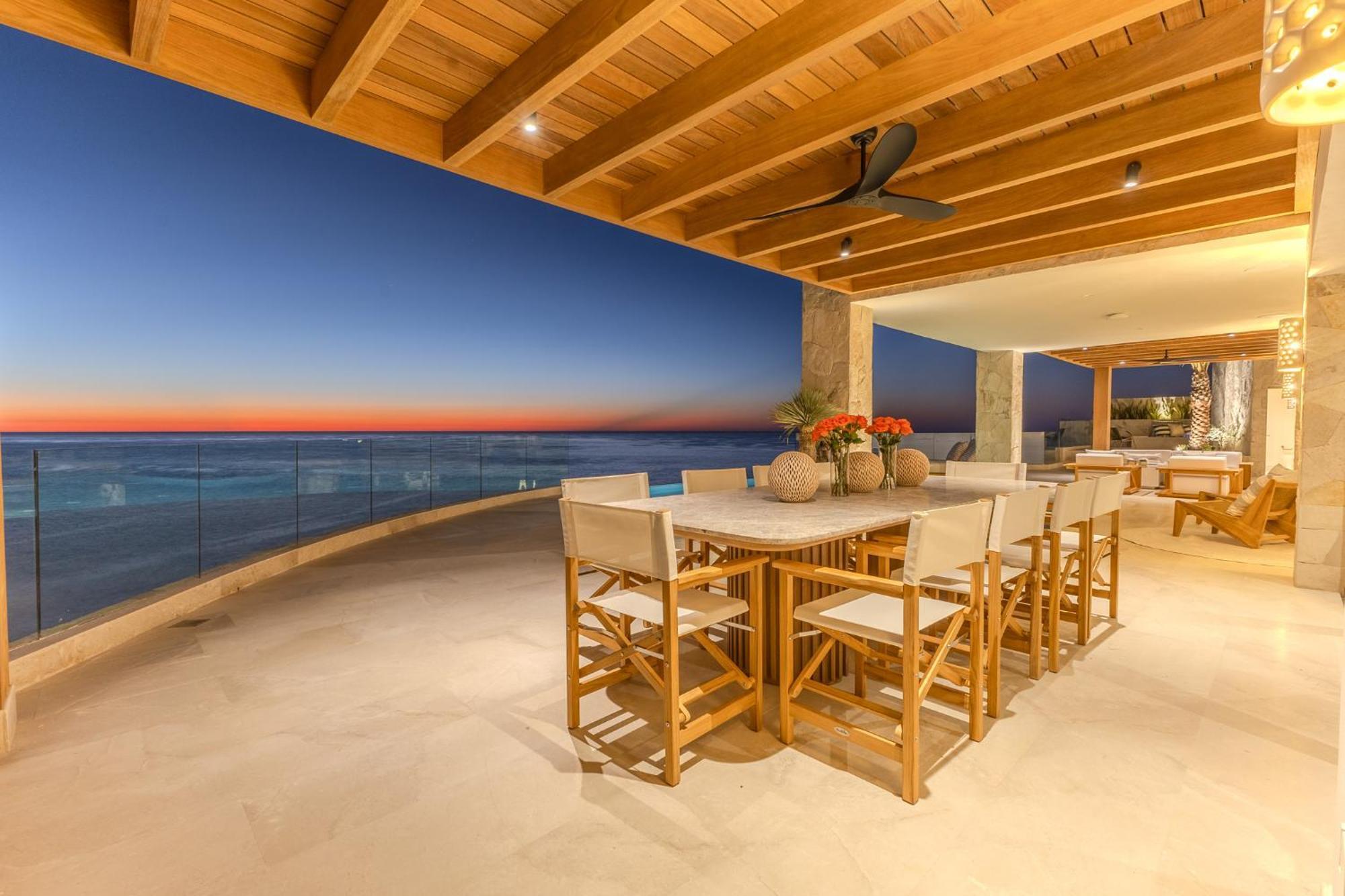 New Stunning Villa, Full Staff, Gym And Has Its Own Private Swimmable Villa *