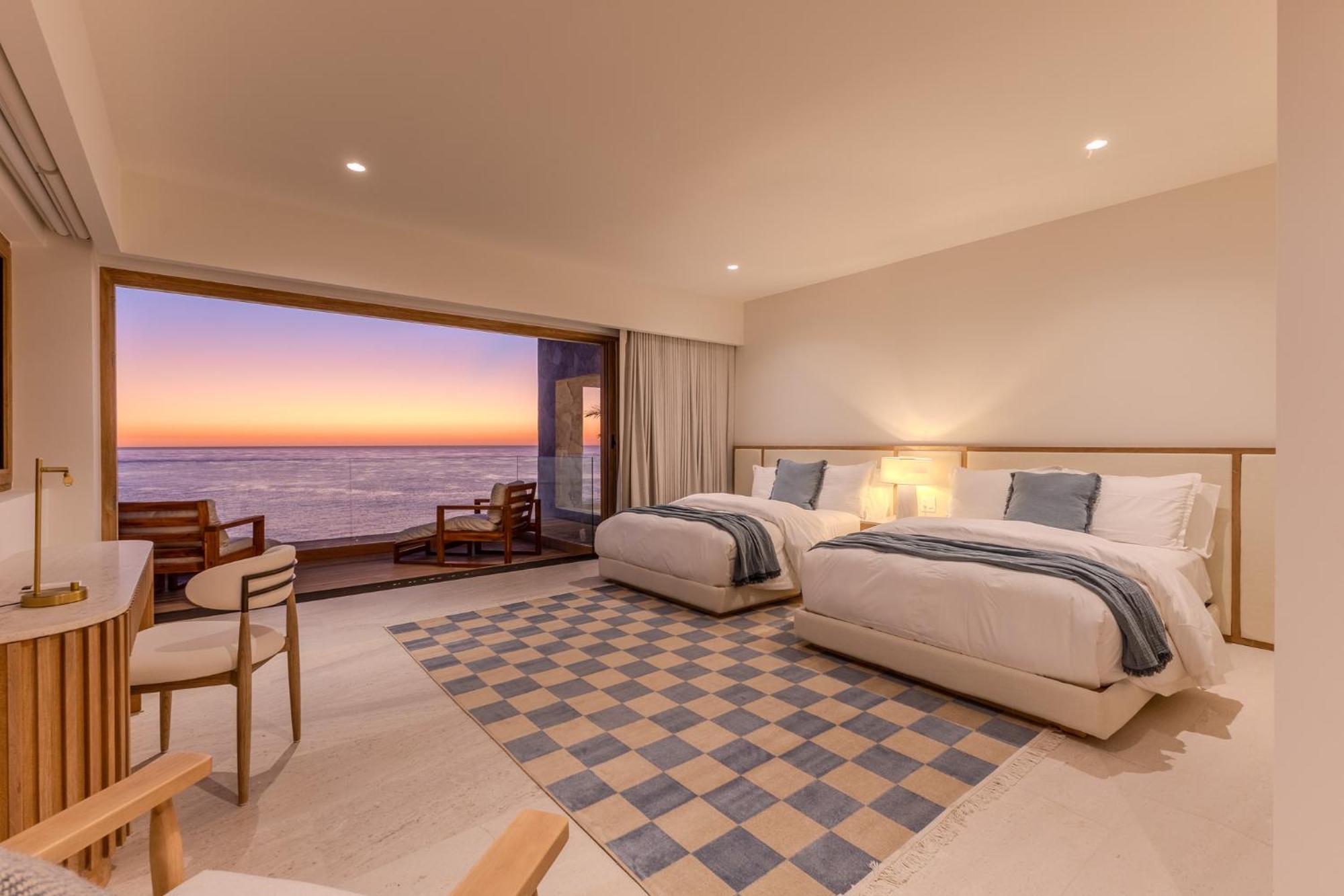 New Stunning Villa, Full Staff, Gym And Has Its Own Private Swimmable