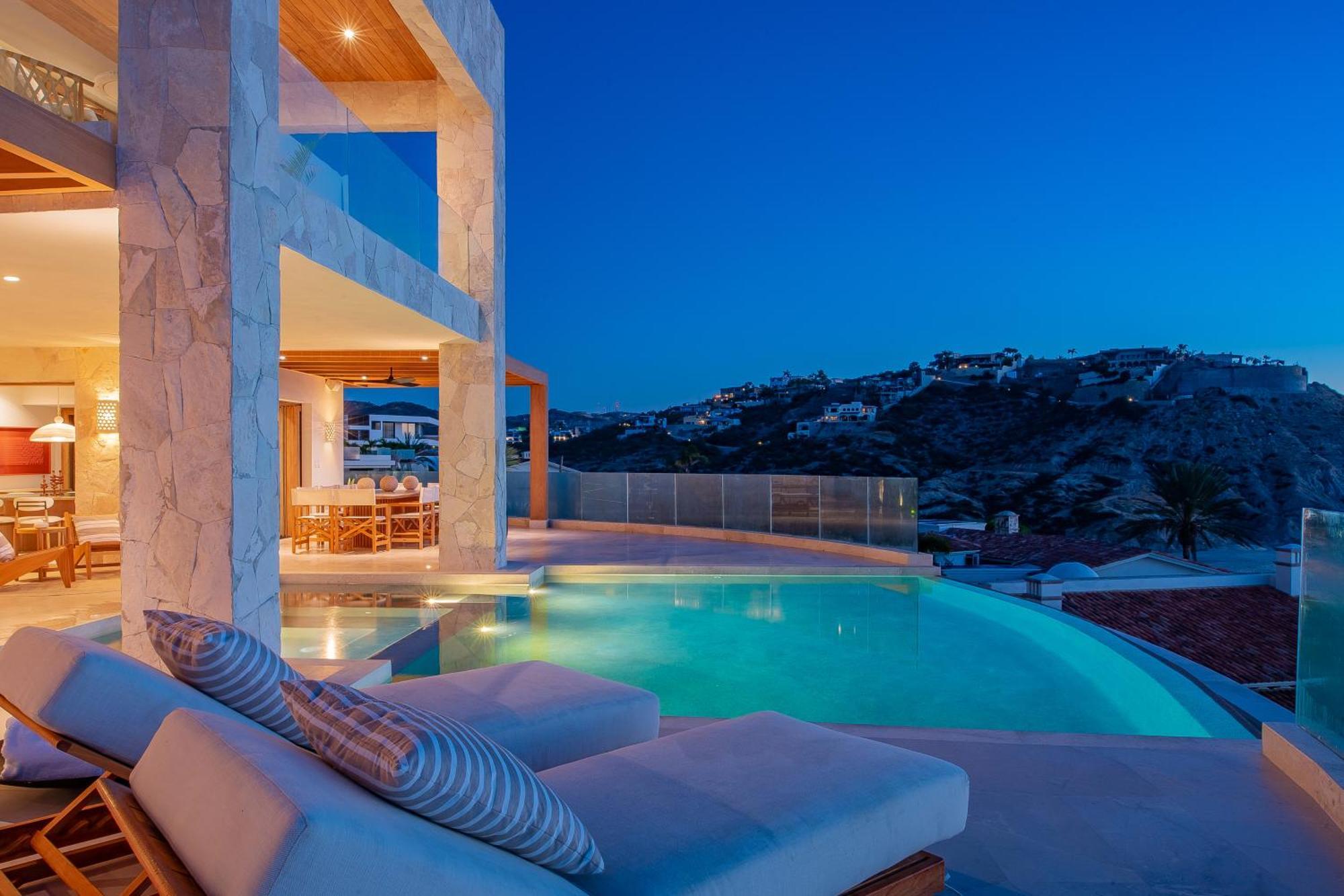 New Stunning Villa, Full Staff, Gym And Has Its Own Private Swimmable *