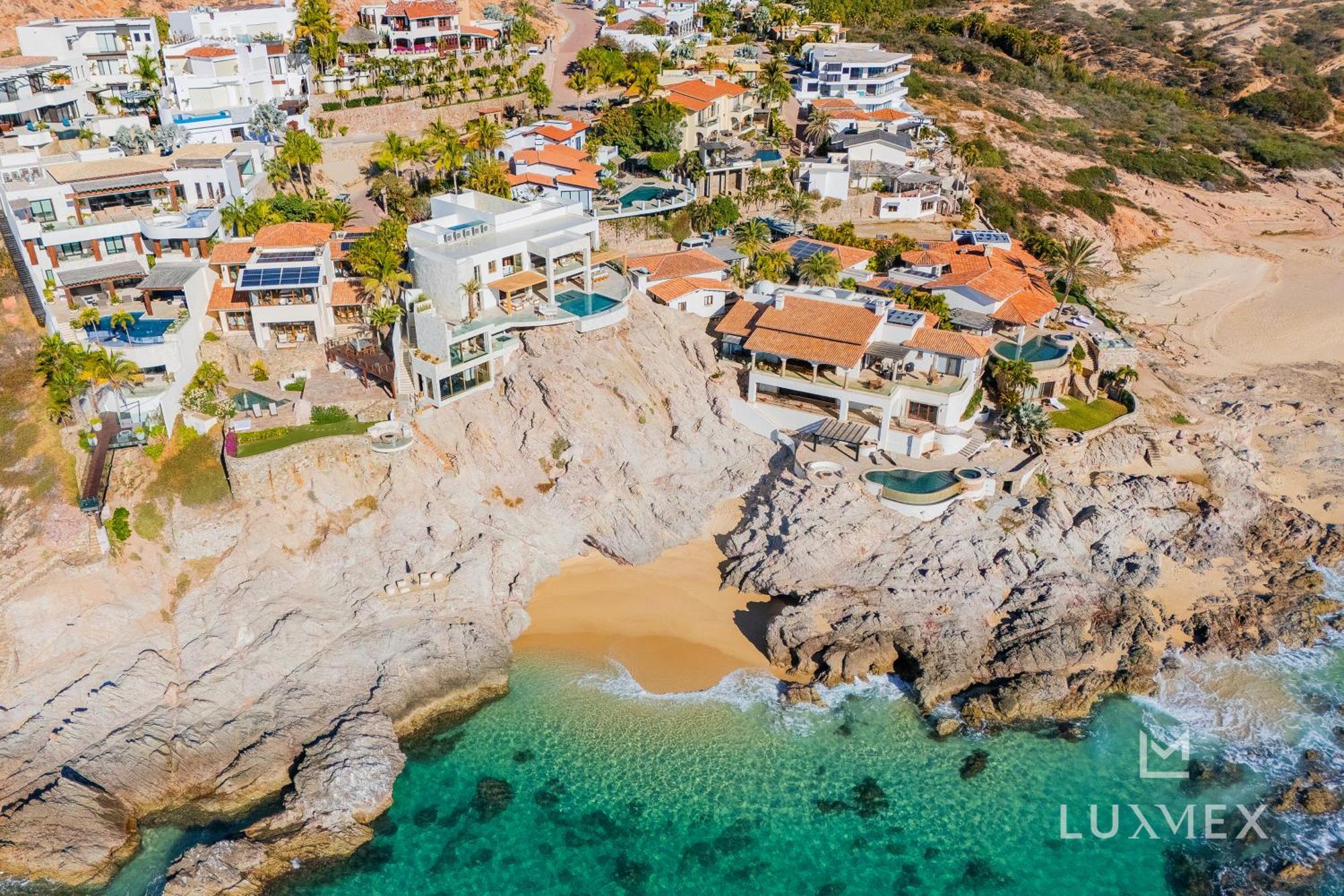 Villa New Stunning Villa, Full Staff, Gym And Has Its Own Private Swimmable