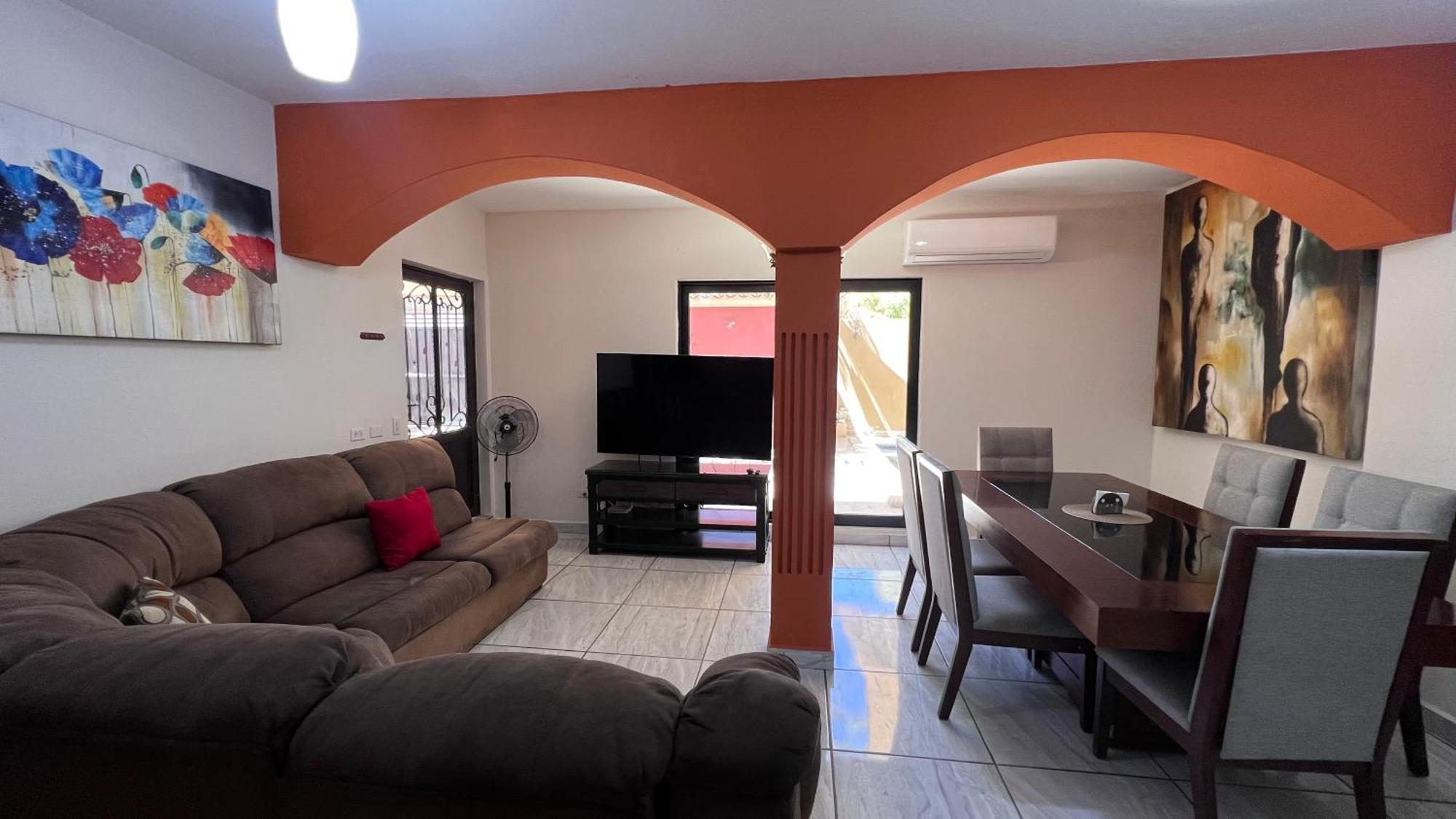 Casa Con Alberca Y Entrada Independiente