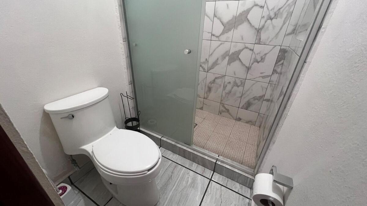 Casa Con Alberca Y Entrada Independiente *