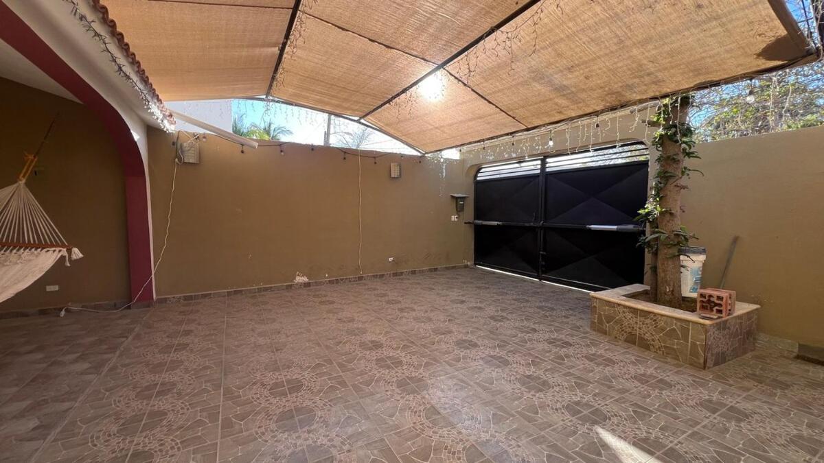 Casa Con Alberca Y Entrada Independiente *
