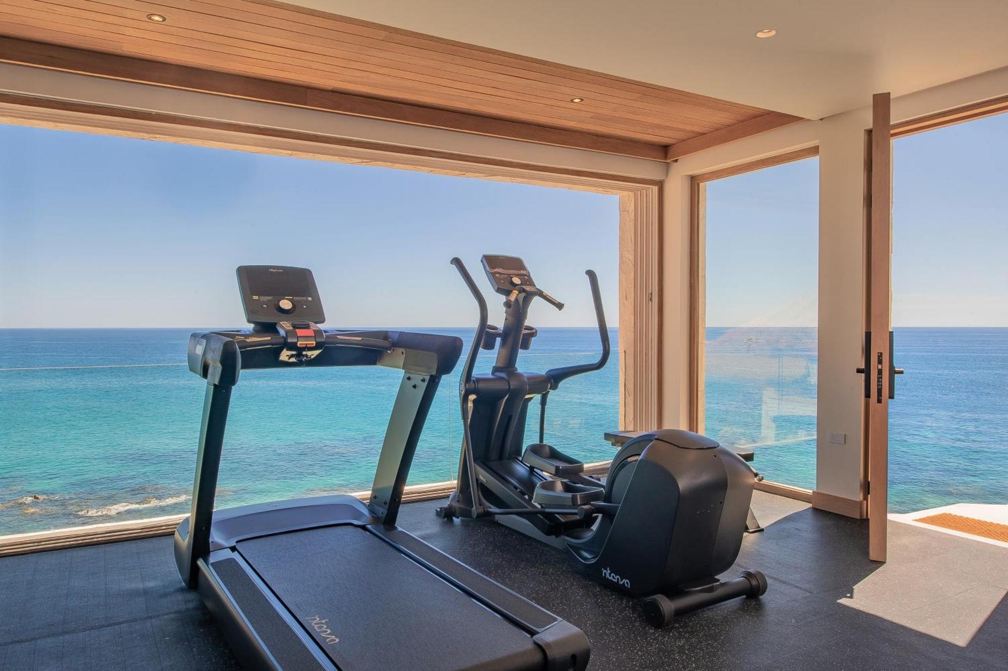 New Stunning Villa, Full Staff, Gym And Has Its Own Private Swimmable *