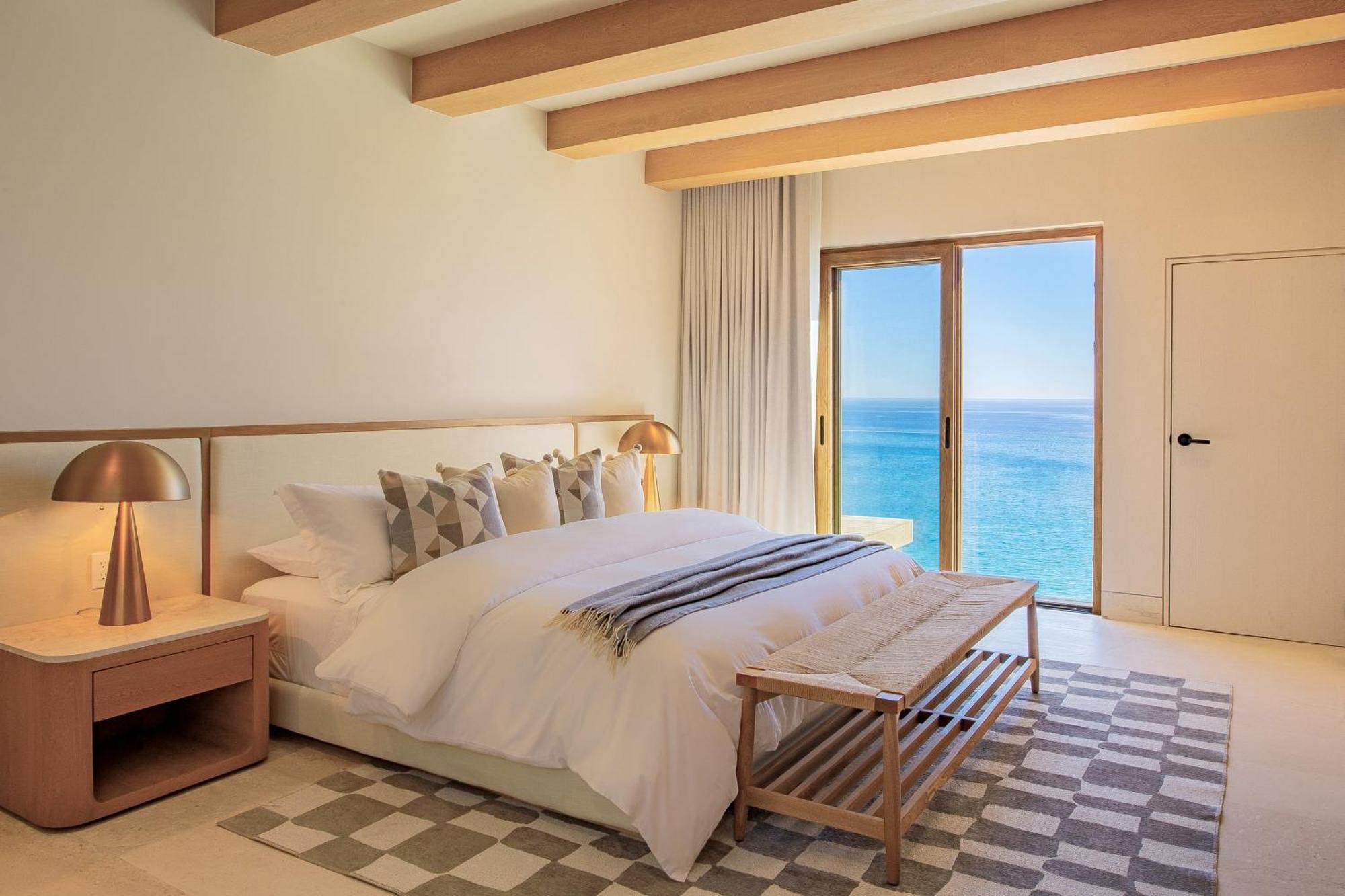New Stunning Villa, Full Staff, Gym And Has Its Own Private Swimmable Villa