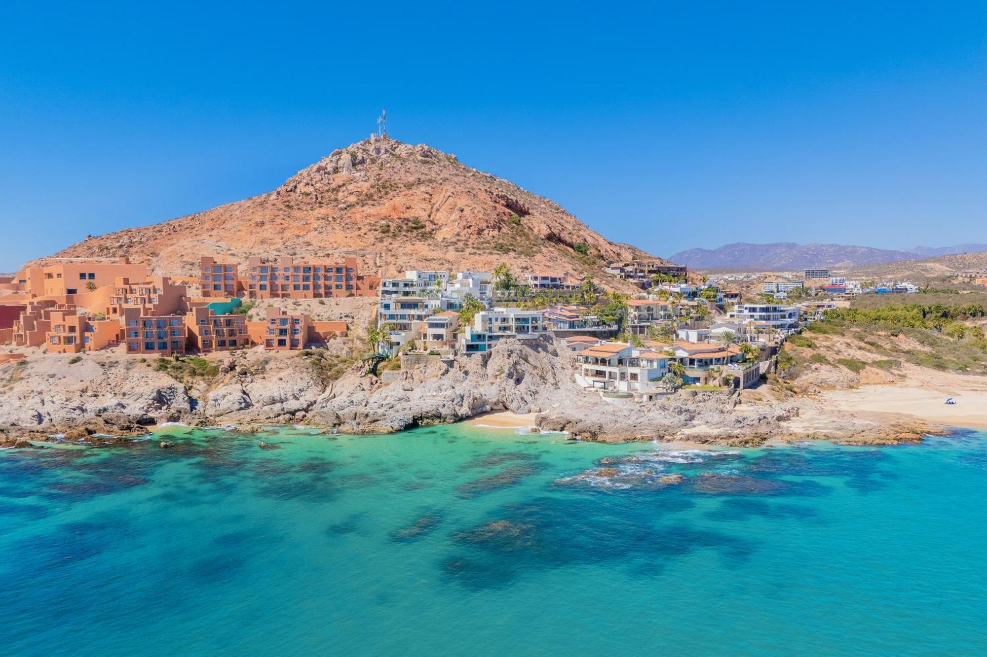 New Stunning Villa, Full Staff, Gym And Has Its Own Private Swimmable