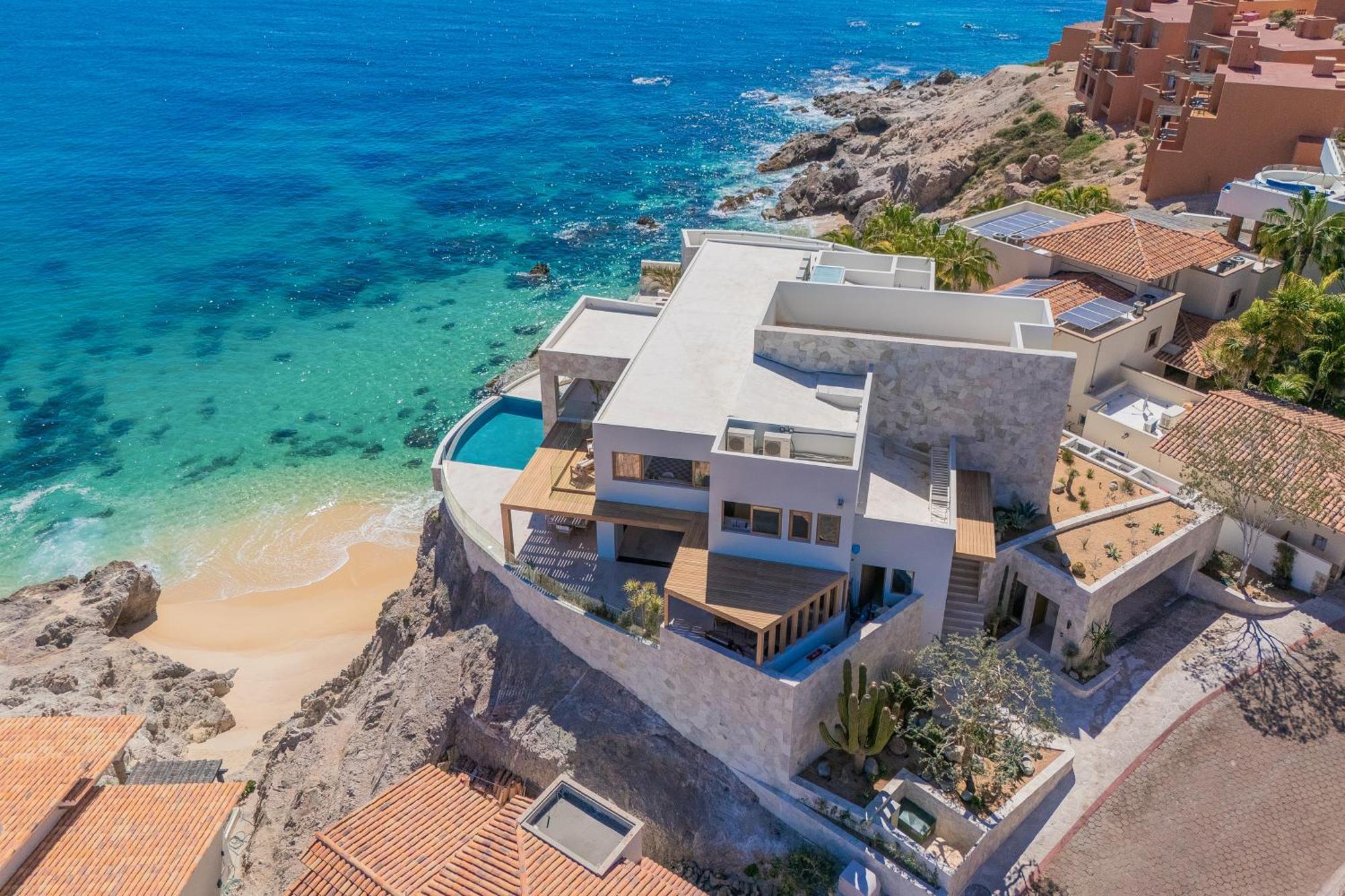 New Stunning Villa, Full Staff, Gym And Has Its Own Private Swimmable