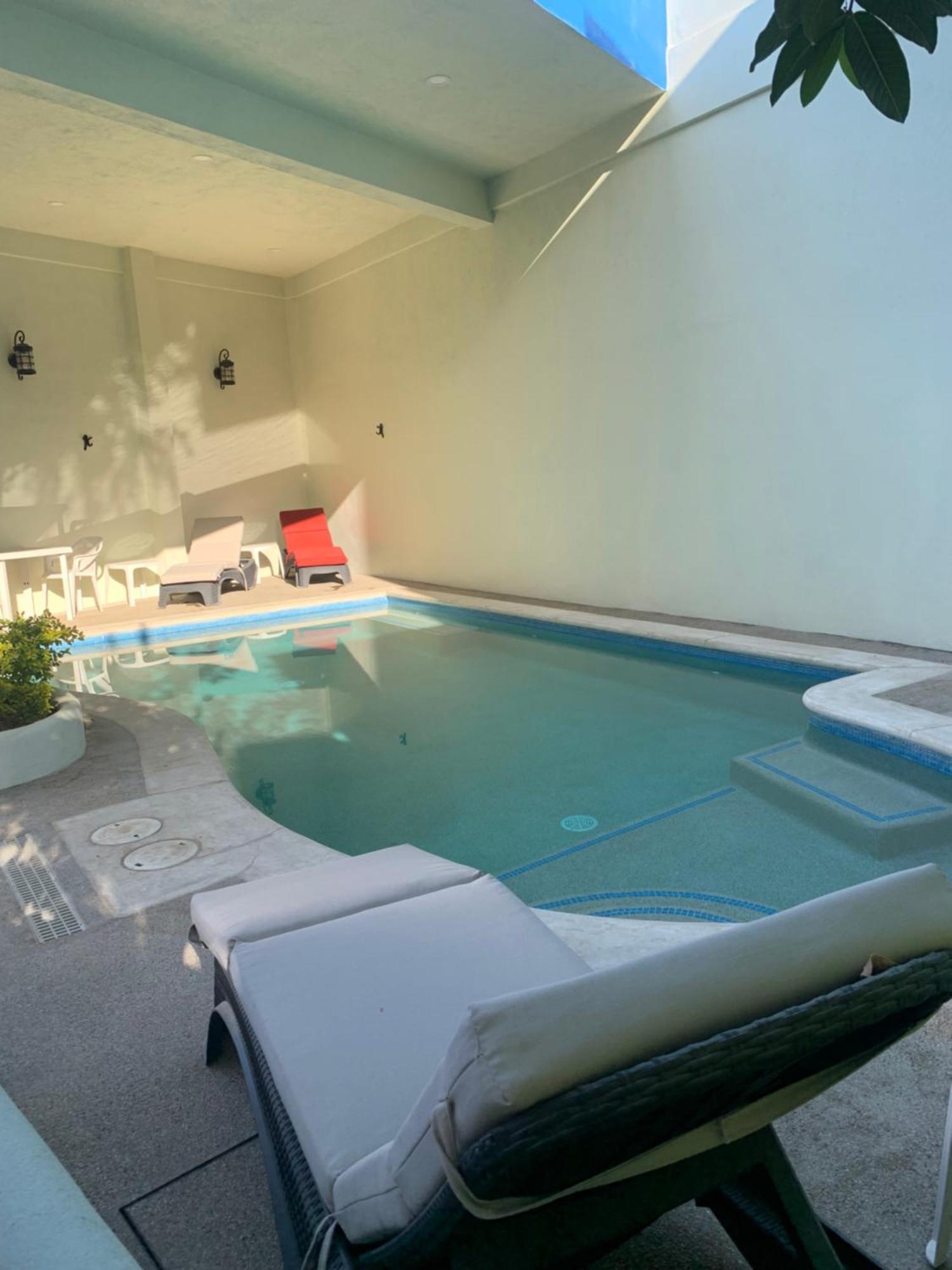 Nomad Hostal *