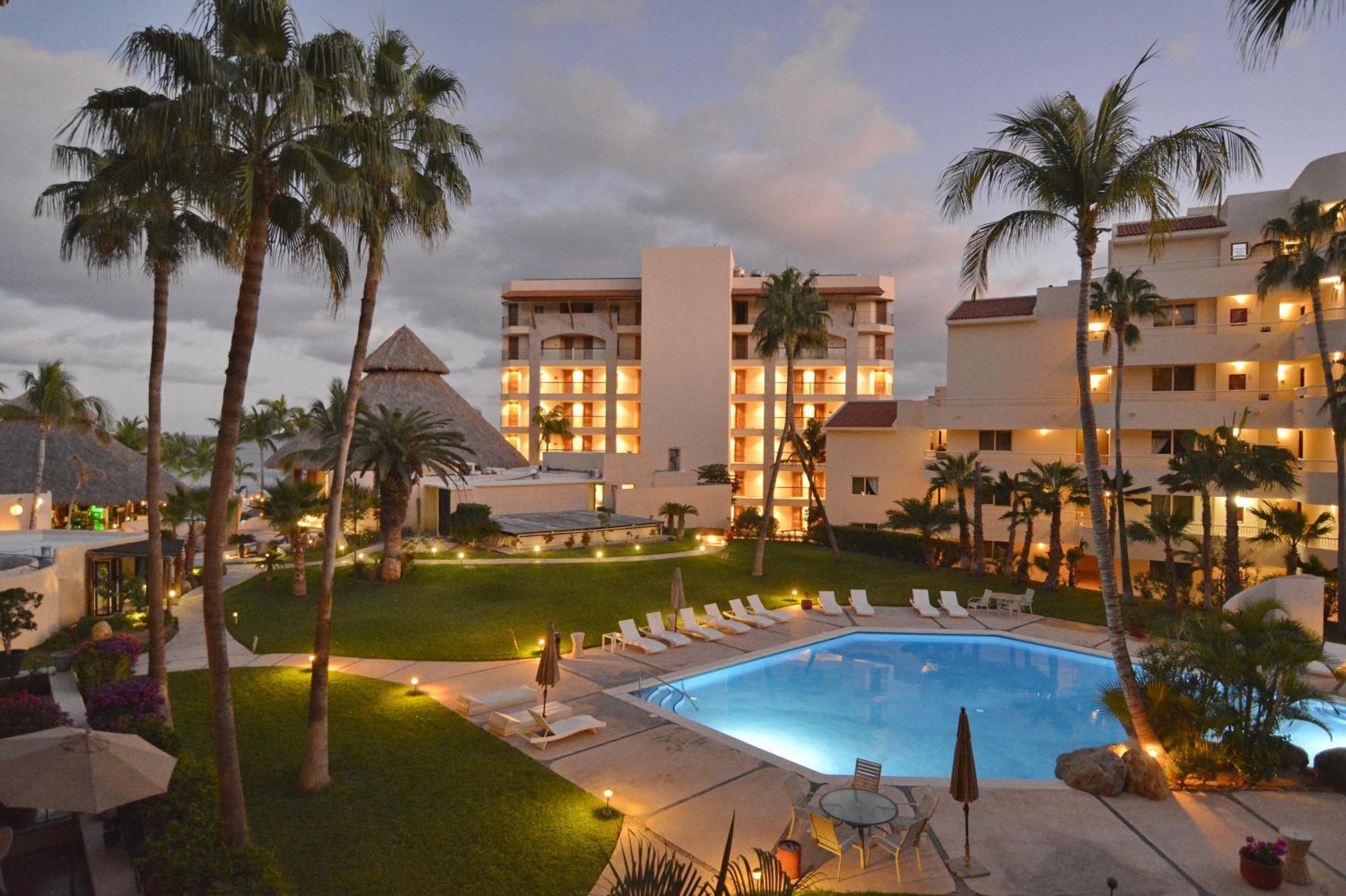 Beachfront In Cabos, Mexico *