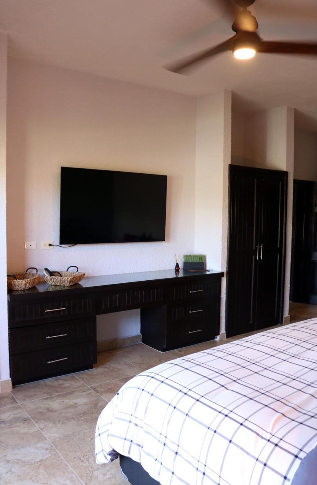 One Or 2 Bedrooms With Lock Off In