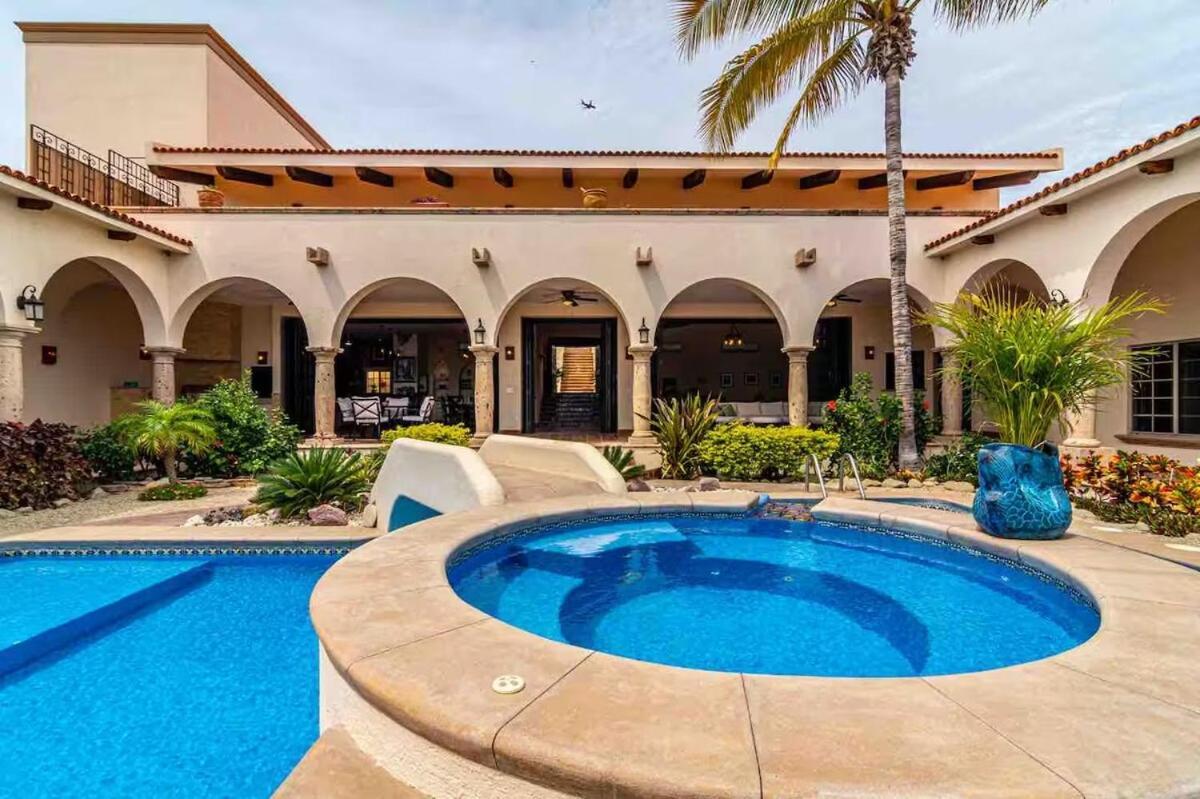 Holiday home Elegant Hacienda For 20, Ocean Views, Pool *
