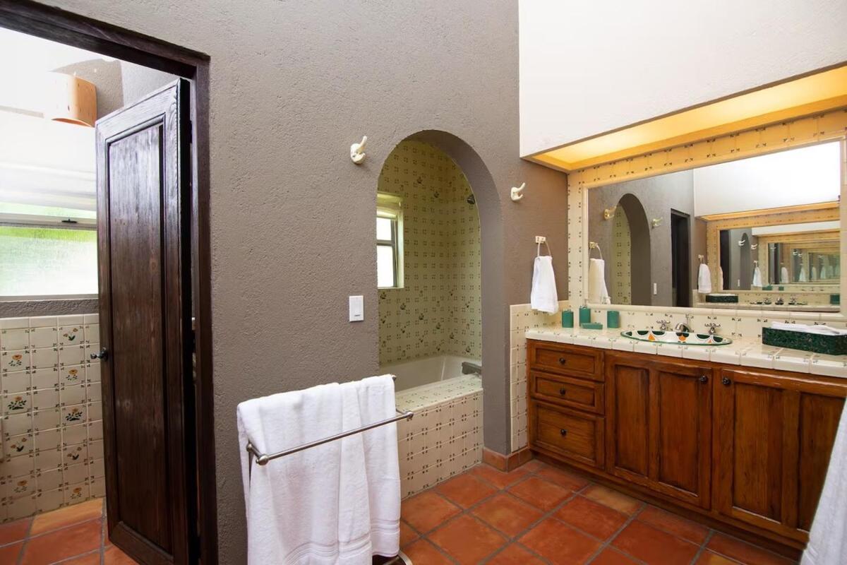 Elegant Hacienda For 20, Ocean Views, Pool