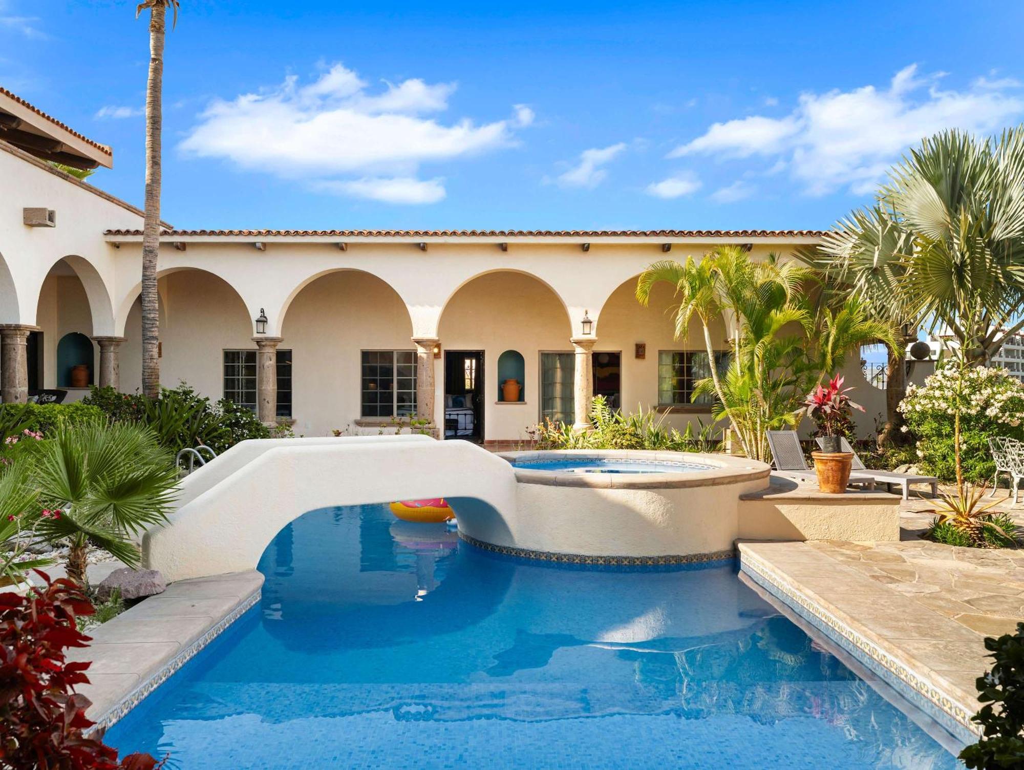 Elegant Hacienda For 20, Ocean Views, Pool Holiday home *