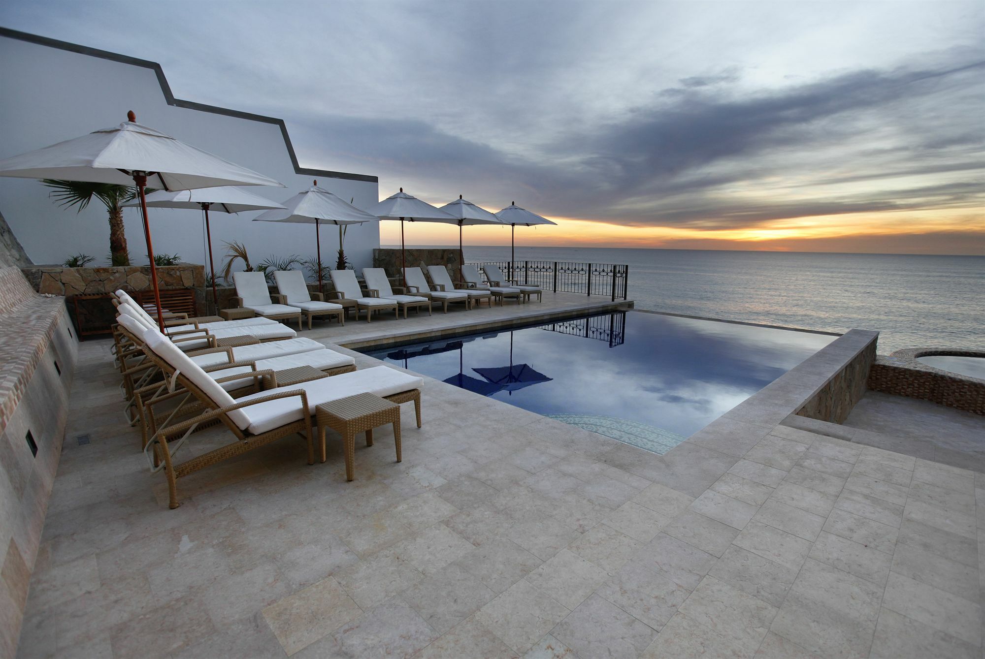Cabo Surf Hotel
