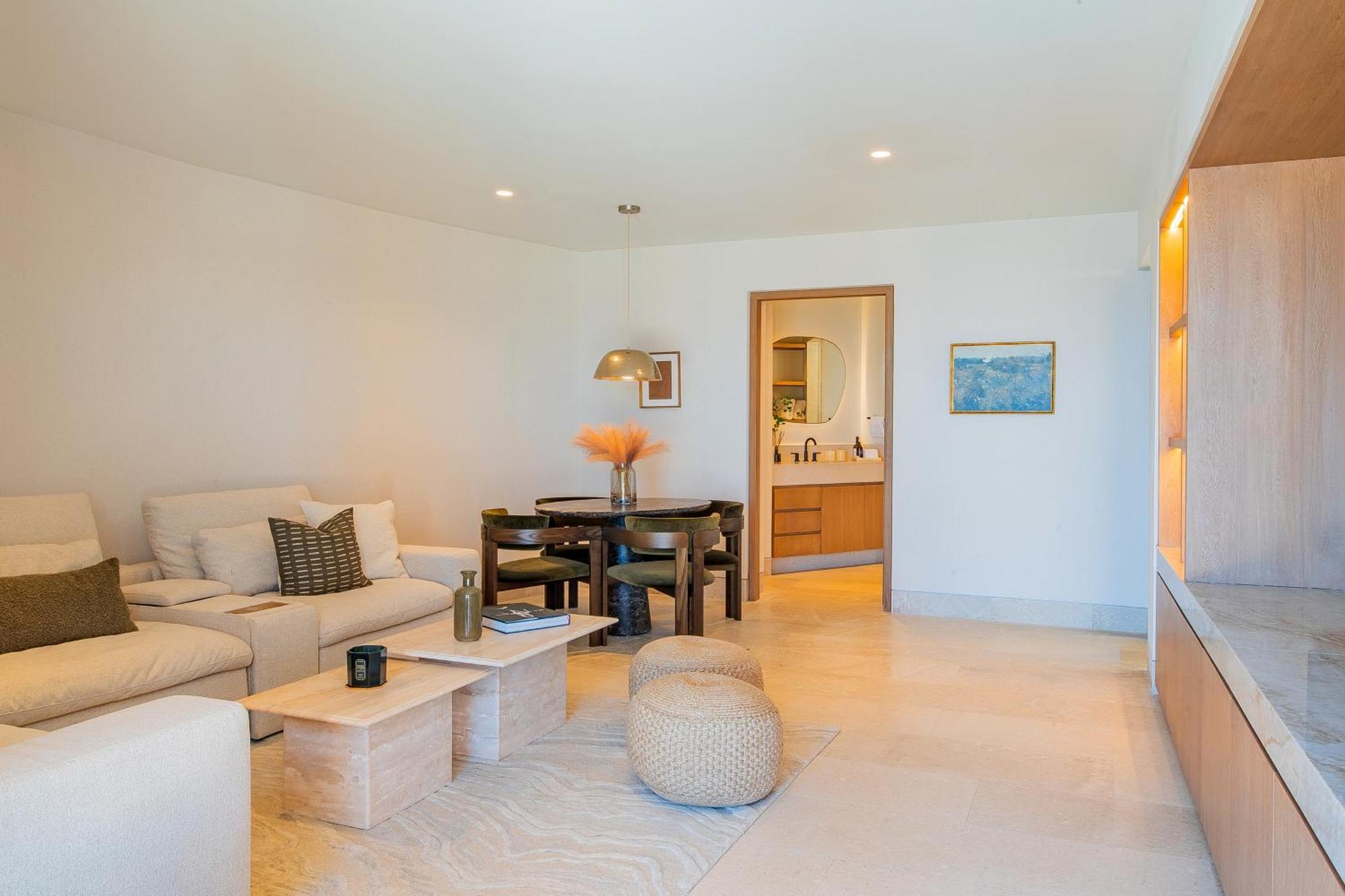 Villa New Stunning Villa, Full Staff, Gym And Has Its Own Private Swimmable *